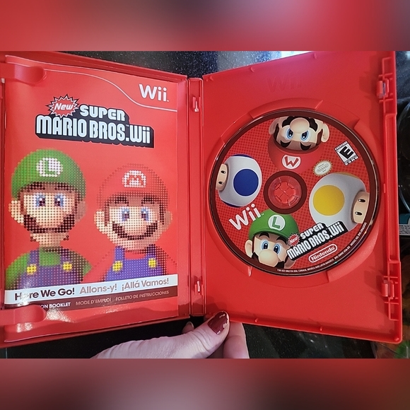 New Super Mario Bros. Wii Nintendo Wii 2009 With Booklet - Picture 4 of 4
